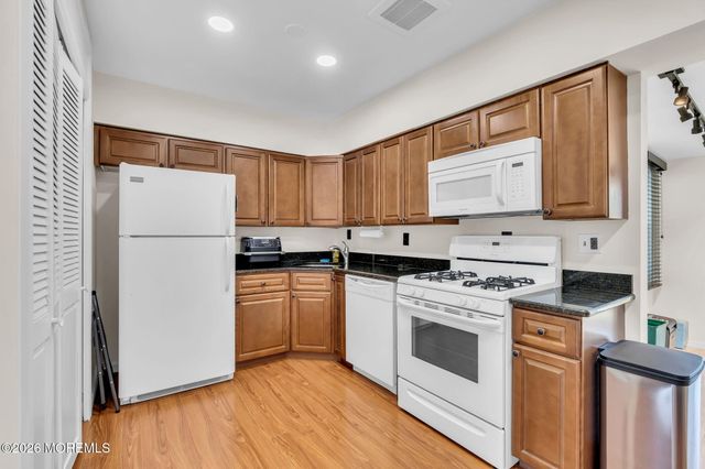 2 Utah Drive 143, Matawan, NJ 07747