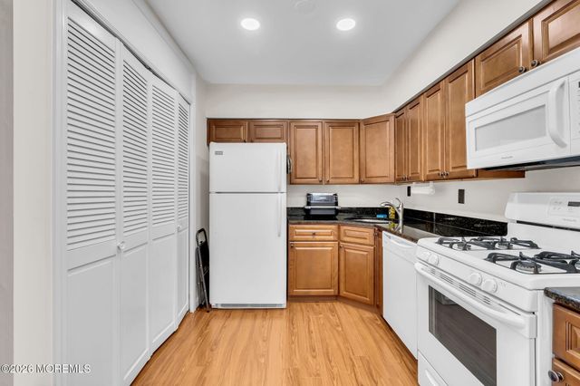 2 Utah Drive 143, Matawan, NJ 07747