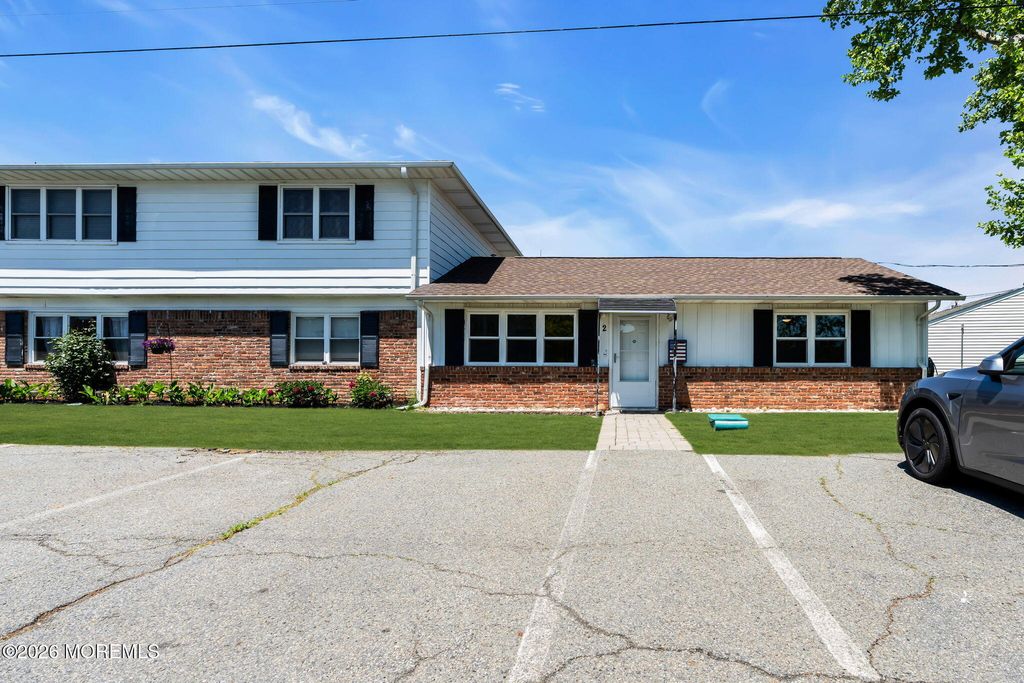 2 Utah Drive 143, Matawan, NJ 07747
