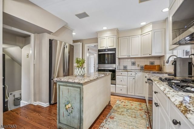 48 Kendal Ave, Maplewood Twp., NJ 07040