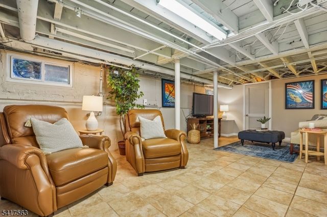 48 Kendal Ave, Maplewood Twp., NJ 07040