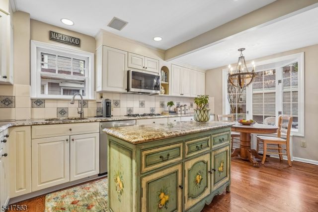 48 Kendal Ave, Maplewood Twp., NJ 07040