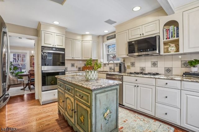 48 Kendal Ave, Maplewood Twp., NJ 07040