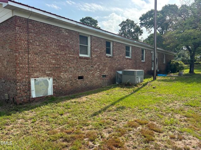 7863 Overhills Road, Spring Lake, NC 28390