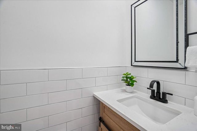 1538 LEVIS ST NE, Washington, DC 20002