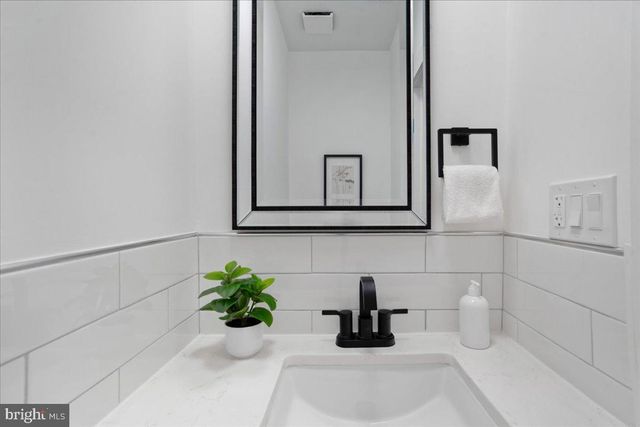 1538 LEVIS ST NE, Washington, DC 20002