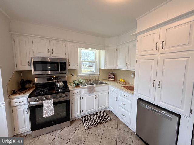 149 LAKE DR, Downingtown, PA 19335