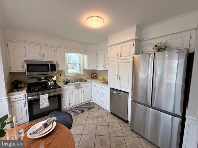 149 LAKE DR, Downingtown, PA 19335