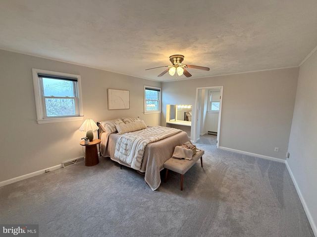 149 LAKE DR, Downingtown, PA 19335