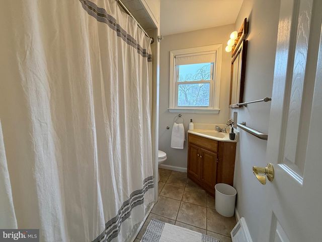 149 LAKE DR, Downingtown, PA 19335