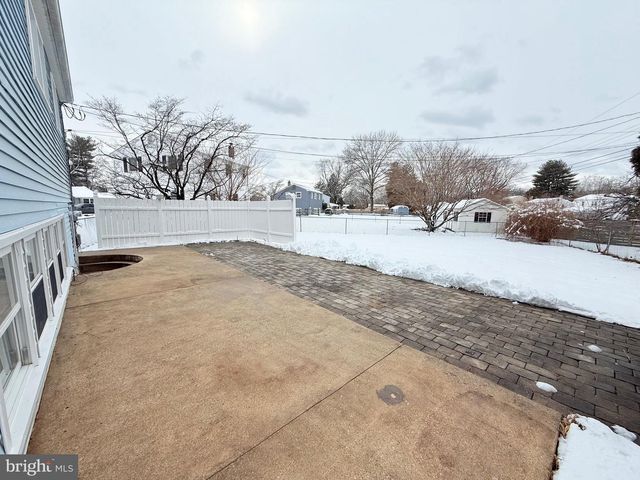 149 LAKE DR, Downingtown, PA 19335