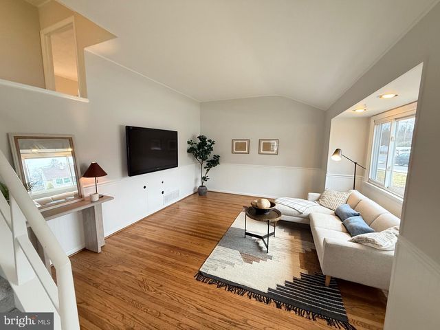 149 LAKE DR, Downingtown, PA 19335