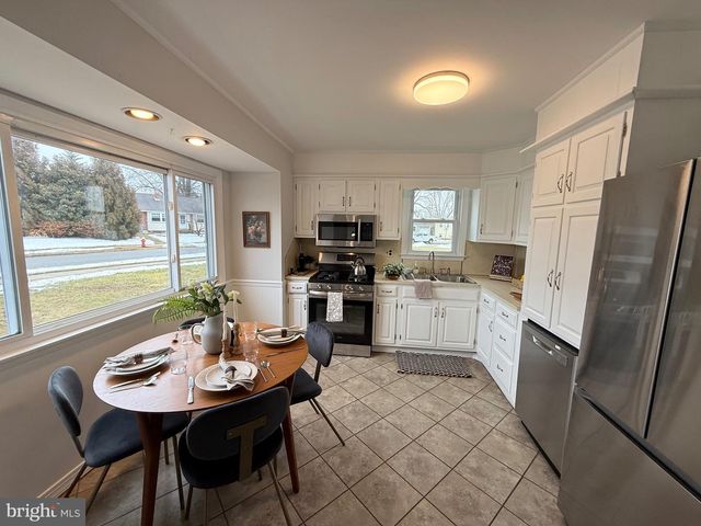 149 LAKE DR, Downingtown, PA 19335