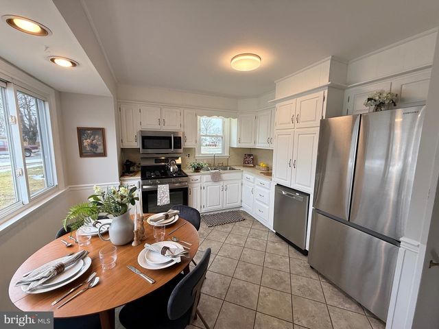 149 LAKE DR, Downingtown, PA 19335