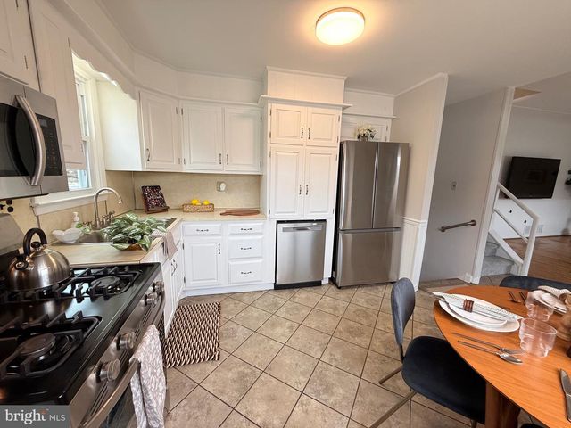 149 LAKE DR, Downingtown, PA 19335