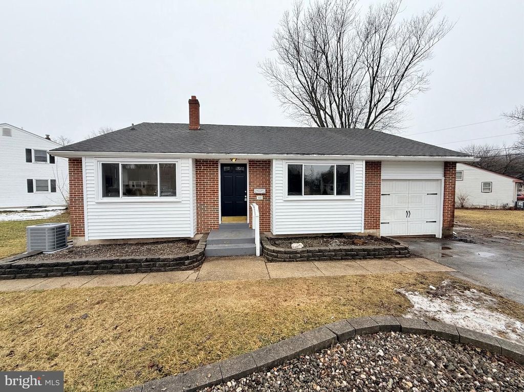 149 LAKE DR, Downingtown, PA 19335