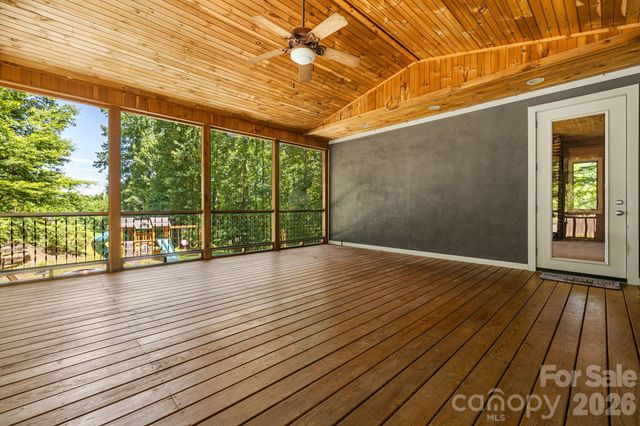 67 Reeses Ridge Court, Hendersonville, NC 28739