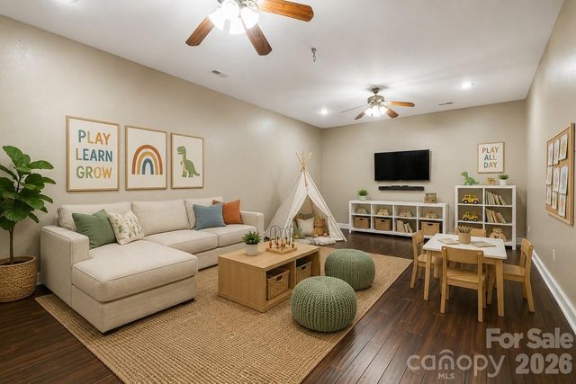 67 Reeses Ridge Court, Hendersonville, NC 28739