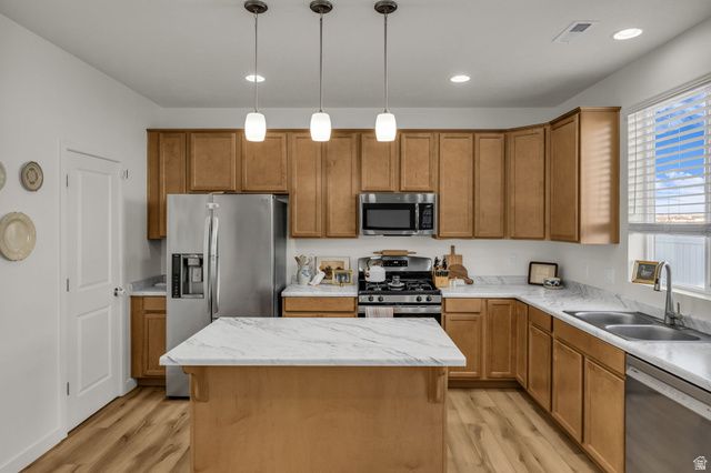 1954 W PARKVIEW DR, Syracuse, UT 84075