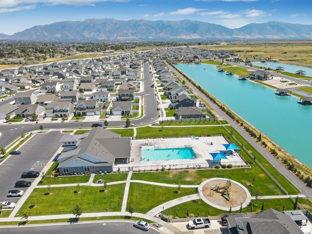 1954 W PARKVIEW DR, Syracuse, UT 84075