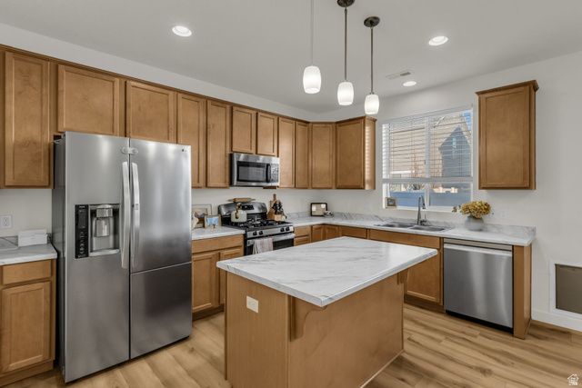 1954 W PARKVIEW DR, Syracuse, UT 84075