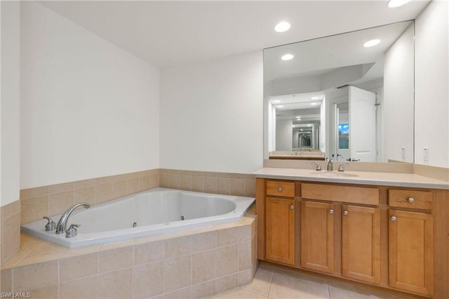 2090 W First ST 810, Fort Myers, FL 33901