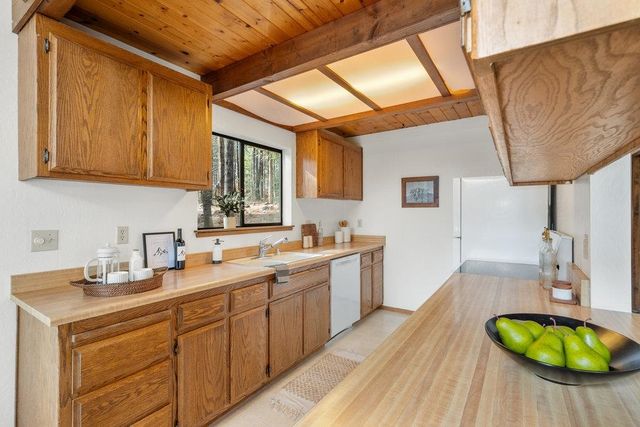 11448 Sun Valley Road, Truckee, CA 96161