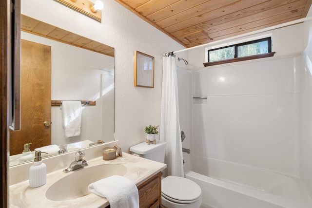 11448 Sun Valley Road, Truckee, CA 96161