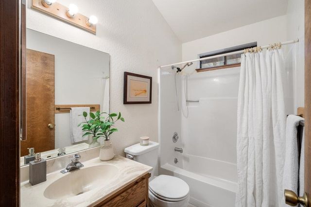 11448 Sun Valley Road, Truckee, CA 96161