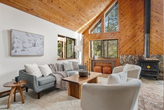 11448 Sun Valley Road, Truckee, CA 96161