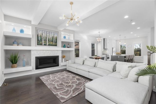 823 Canterbury Overlook, Atlanta, GA 30324