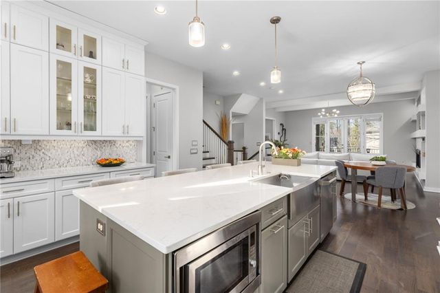 823 Canterbury Overlook, Atlanta, GA 30324