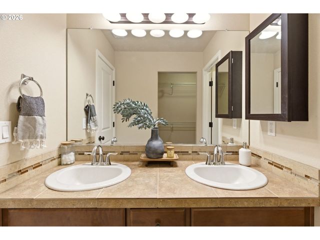 815 Nw 1ST Ave, Canby, OR 97013