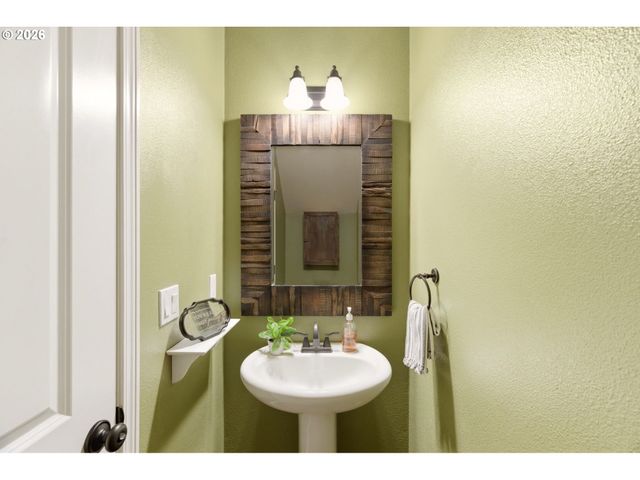 815 Nw 1ST Ave, Canby, OR 97013