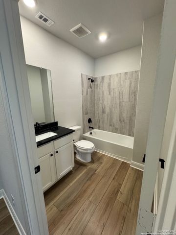 9342 Crestway Rd, Converse, TX 78109