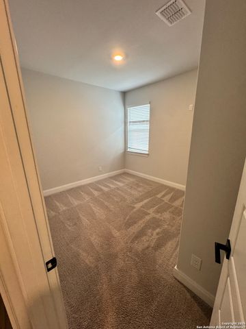 9342 Crestway Rd, Converse, TX 78109