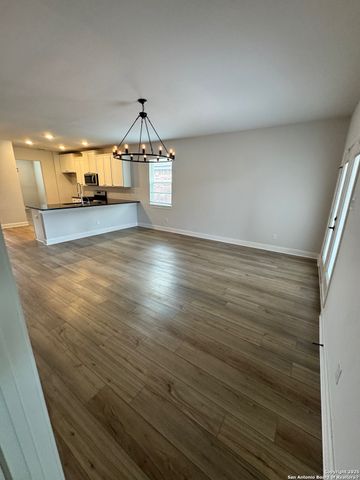 9342 Crestway Rd, Converse, TX 78109