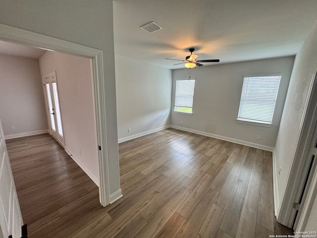 9342 Crestway Rd, Converse, TX 78109