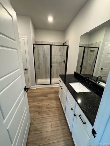9342 Crestway Rd, Converse, TX 78109