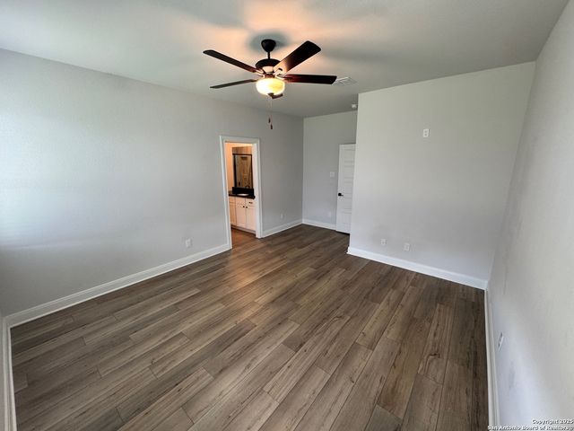 9342 Crestway Rd, Converse, TX 78109