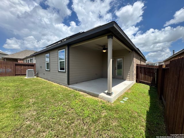 9342 Crestway Rd, Converse, TX 78109