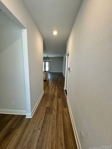 9342 Crestway Rd, Converse, TX 78109