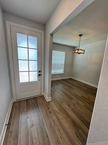9342 Crestway Rd, Converse, TX 78109