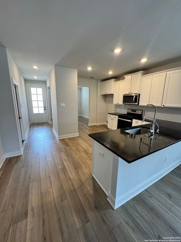 9342 Crestway Rd, Converse, TX 78109