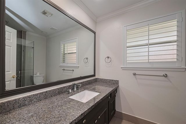 24 Champions Colony E, Houston, TX 77069
