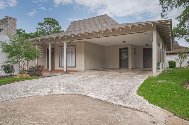24 Champions Colony E, Houston, TX 77069