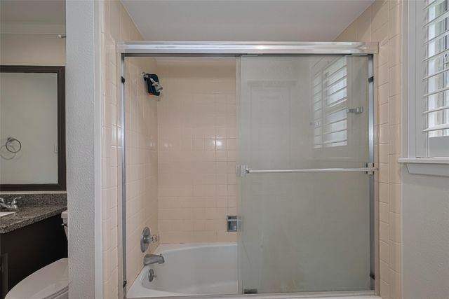 24 Champions Colony E, Houston, TX 77069