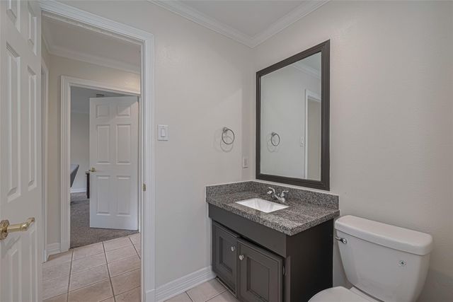 24 Champions Colony E, Houston, TX 77069