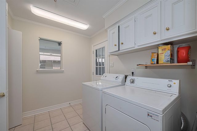 24 Champions Colony E, Houston, TX 77069