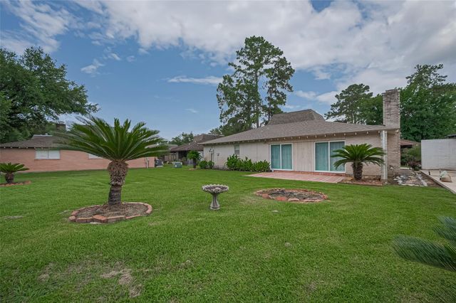 24 Champions Colony E, Houston, TX 77069
